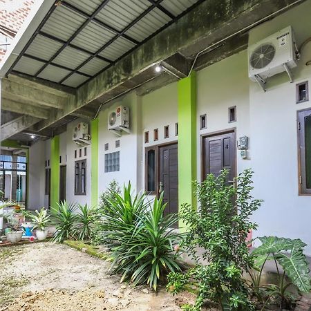 Oyo 3830 Dfarys Gh Syariah Hotell Balikpapan  Exteriör bild
