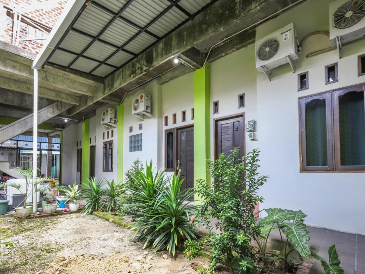 Oyo 3830 Dfarys Gh Syariah Hotell Balikpapan  Exteriör bild