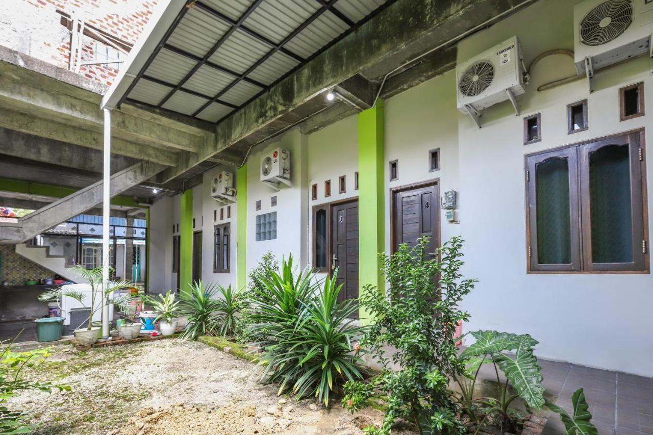 Oyo 3830 Dfarys Gh Syariah Hotell Balikpapan  Exteriör bild