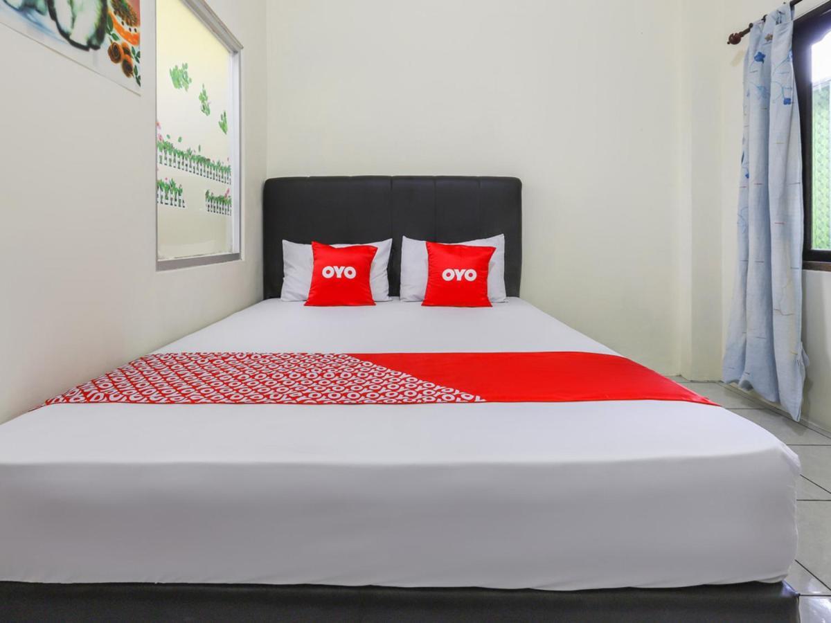 Oyo 3830 Dfarys Gh Syariah Hotell Balikpapan  Exteriör bild