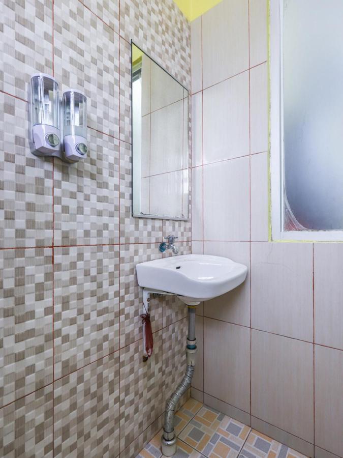 Oyo 3830 Dfarys Gh Syariah Hotell Balikpapan  Exteriör bild